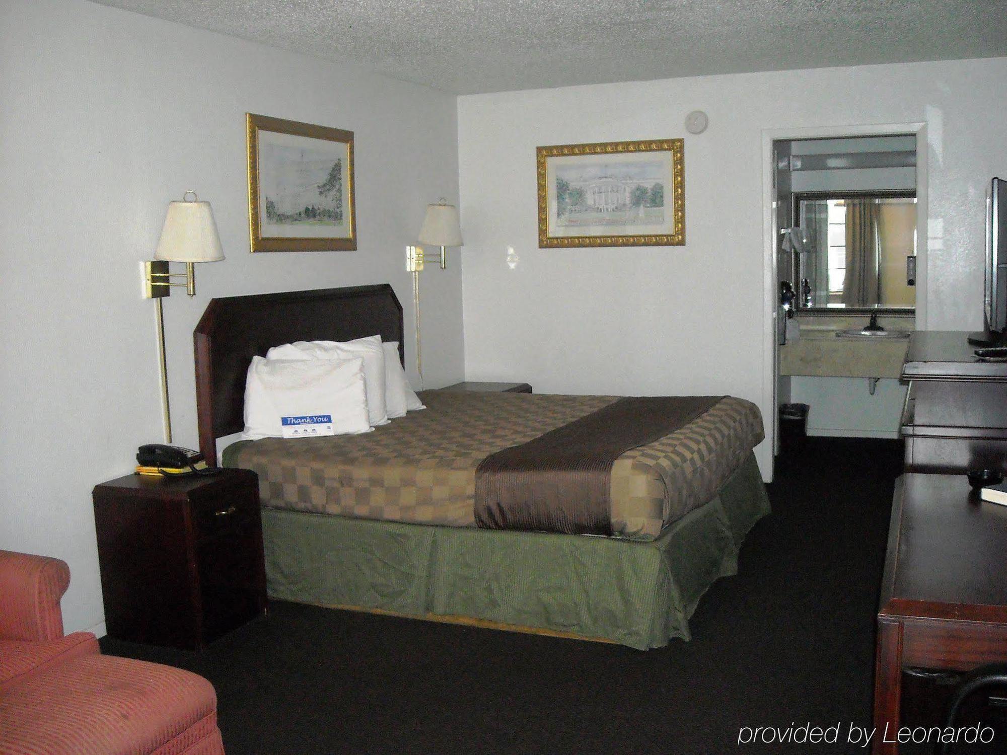 Americas Best Value Inn Bonham Exteriör bild